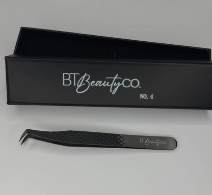 No.4 - Volume Boot Lash Tweezer