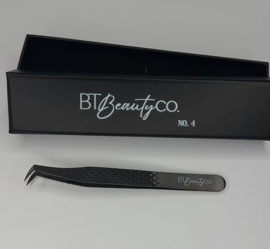 No.4 - Volume Boot Lash Tweezer